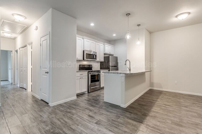 property at 2407 N Hickory St