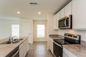 2921 Great Abaco Wy in Bradenton, FL - Building Photo - Building Photo