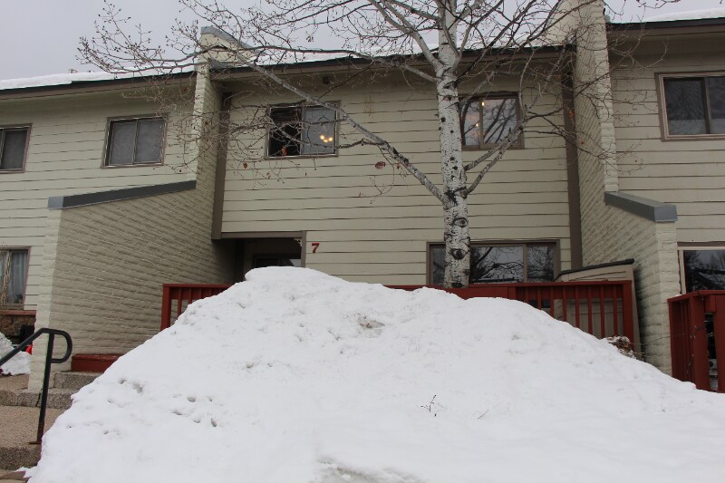 7 Cypress Ct in Steamboat Springs, CO - Building Photo