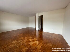 101 Monmouth St, Unit 406 in Brookline, MA - Foto de edificio - Building Photo