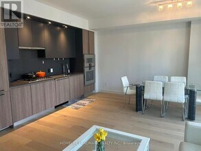 81 Wellesley St E in Toronto, ON - Building Photo - Building Photo