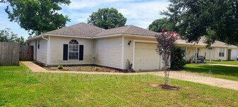 2041 Marquesas Ln in Pensacola, FL - Building Photo
