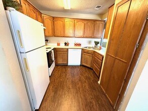 125 NE Johnson Ave in Burleson, TX - Building Photo - Building Photo