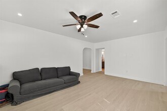 501 Live Oak St in Pasadena, TX - Building Photo - Building Photo