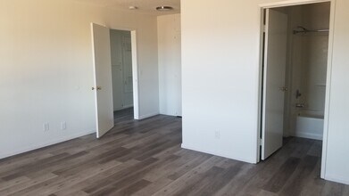 815 Centinela Ave in Inglewood, CA - Building Photo - Building Photo