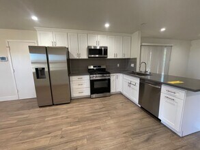 9124 Fuchsia Ave in California City, CA - Building Photo - Building Photo