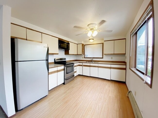 property at 6623 E 6th Ave