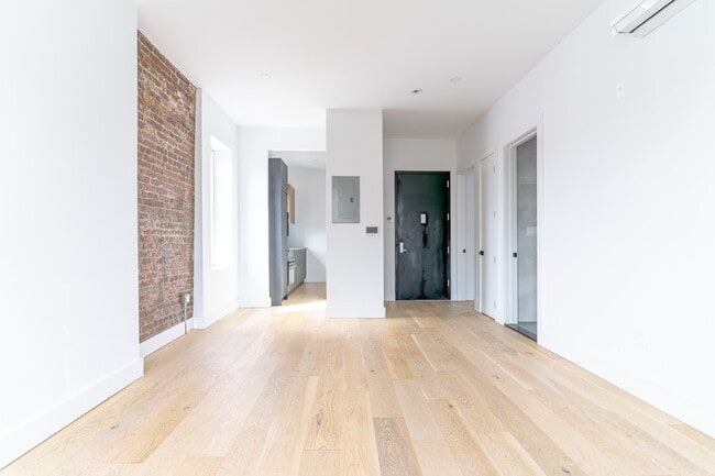 95 Verona St in Brooklyn, NY - Building Photo - Building Photo