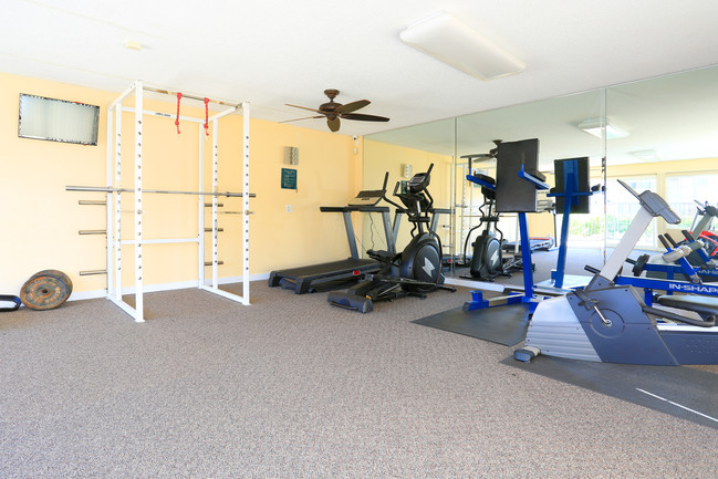 Dover Park Apartments in Fairfield, CA - Building Photo - Interior Photo