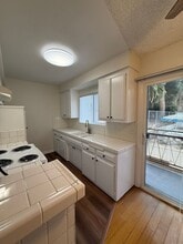 A10Z in Inglewood, CA - Building Photo - Interior Photo