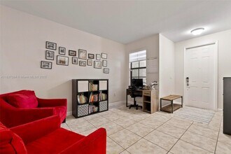 8945 W 33rd Ave in Hialeah, FL - Building Photo - Building Photo