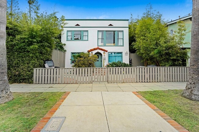 710 6th Ave in Los Angeles, CA - Building Photo - Building Photo