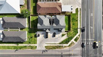 1324 N McColl Rd in Edinburg, TX - Building Photo