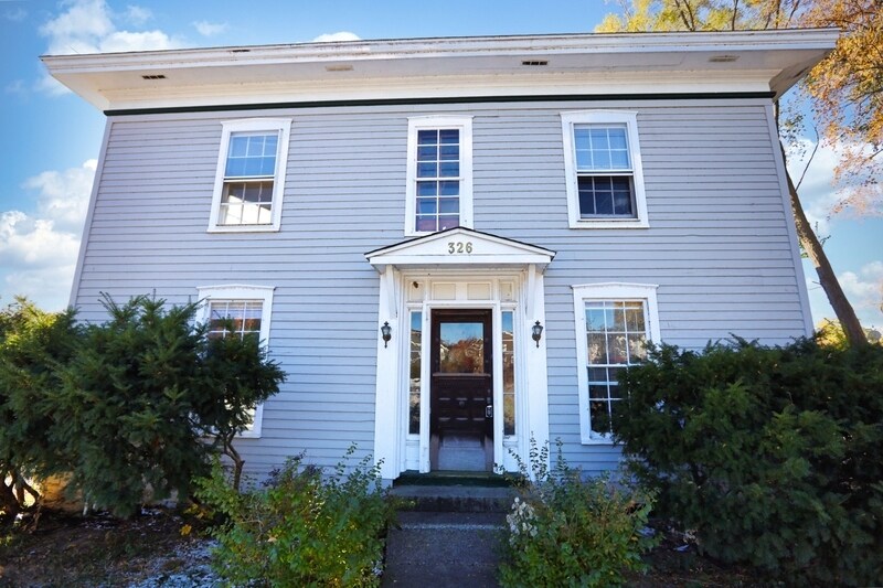 326 E Savidge St in Spring Lake, MI - Building Photo