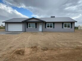 25043 E Chaplain Ln in Florence, AZ - Building Photo