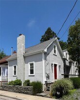 32 McAllister St in Newport, RI - Building Photo