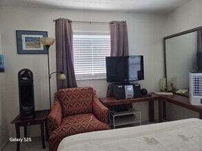 8101 Heatherwood Dr in Seminole, FL - Building Photo - Building Photo