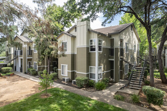 WATERFORD PLACE in Folsom, CA - Foto de edificio - Building Photo