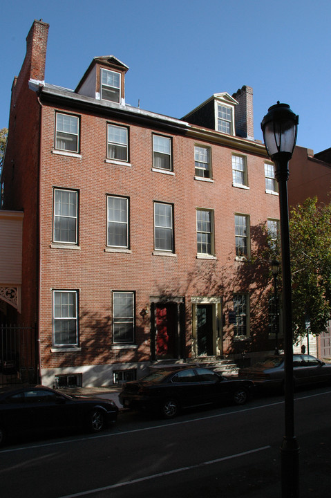 913 Pine St in Philadelphia, PA - Building Photo