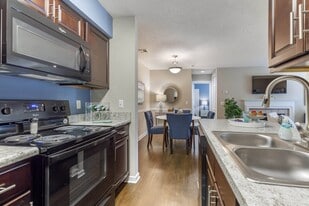 Wilde Lake Apartments in Richmond, VA - Building Photo