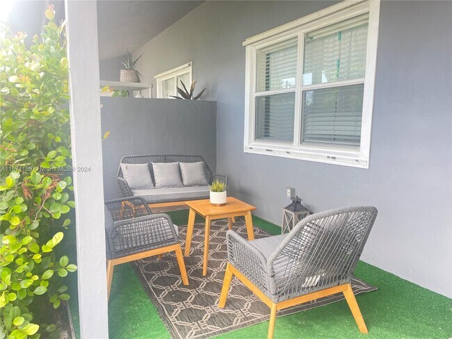 2130 McKinley St-Unit -1 in Hollywood, FL - Building Photo - Building Photo