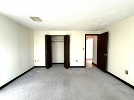 555 Main St, Unit #302 in Stoneham, MA - Foto de edificio - Building Photo