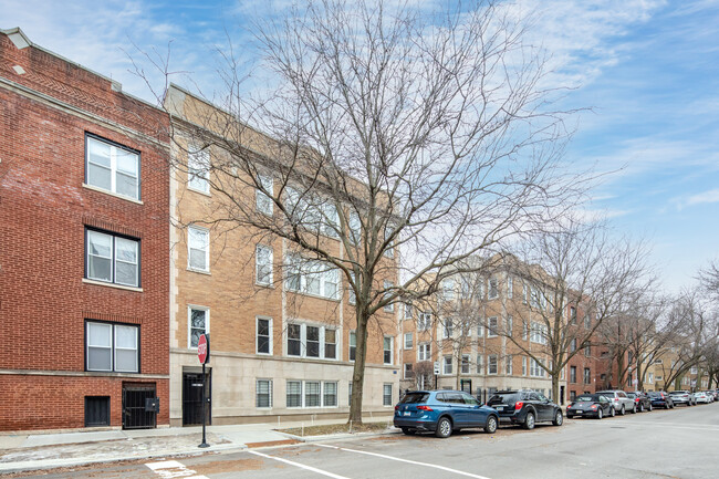 861-883 W Cornelia Ave in Chicago, IL - Foto de edificio - Building Photo