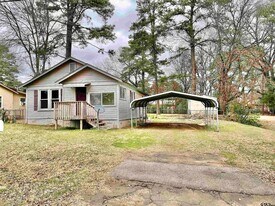501 Rockdale St in Longview, TX - Building Photo
