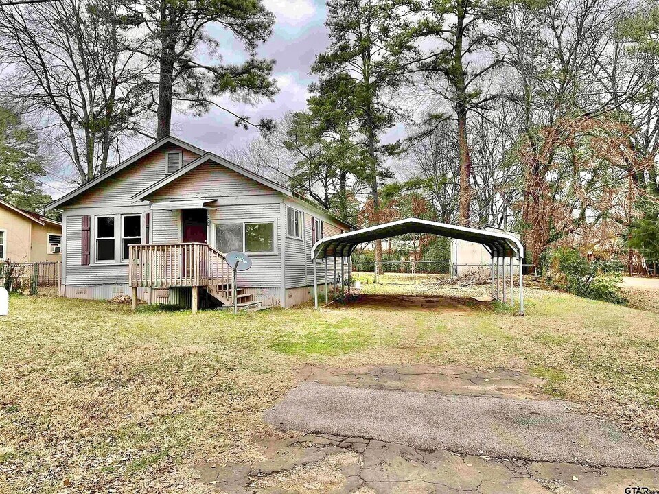 501 Rockdale St in Longview, TX - Building Photo