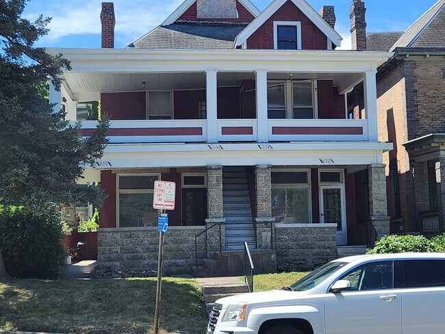 137 W Hubbard Ave, Unit 137 W. Hubbard Avenue