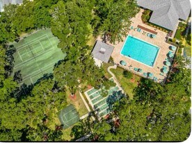 3300 Fox Chase Cir, Unit 229 in Palm Harbor, FL - Building Photo