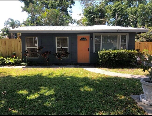4214 Wilkinson Rd in Sarasota, FL - Foto de edificio - Building Photo