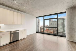 713 S Clark St in Chicago, IL - Building Photo