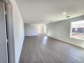 2040 Shady Oaks Dr in Ennis, TX - Building Photo - Building Photo