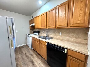 Oakwood Place in Fayetteville, AR - Building Photo - Building Photo