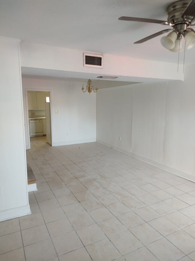 1302 Hardy St, Unit A in Hattiesburg, MS - Foto de edificio - Building Photo