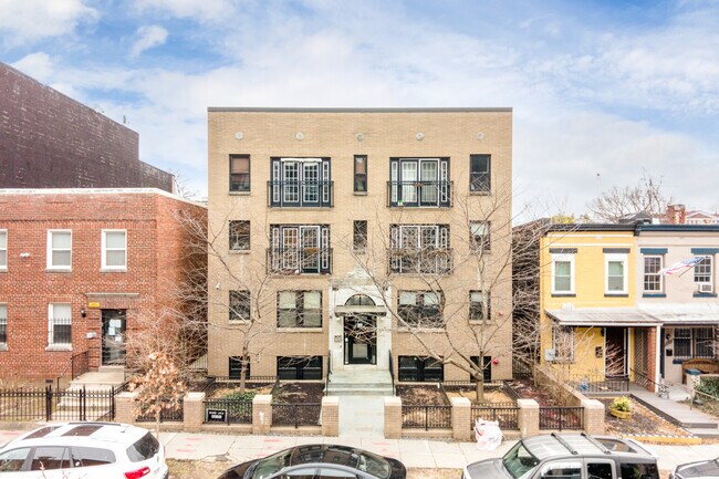 732 Lamont St NW in Washington, DC - Building Photo - Building Photo