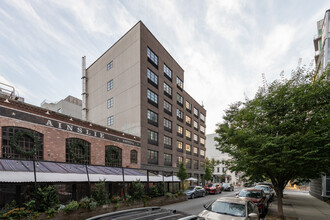 66 Ainslie Street in Brooklyn, NY - Foto de edificio - Building Photo