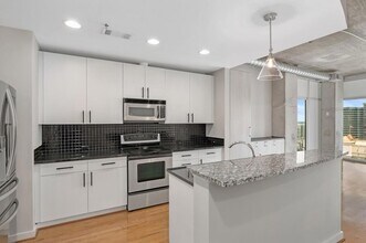 250 Pharr Rd NE, Unit 1602 in Atlanta, GA - Building Photo - Building Photo
