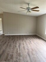 1732 W Holiday Dr in Lorida, FL - Building Photo