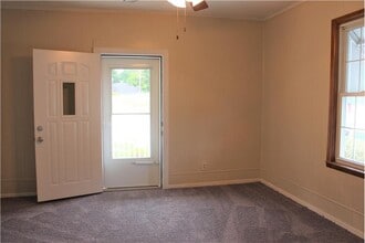 180 W Church St in Wintersville, OH - Foto de edificio - Building Photo