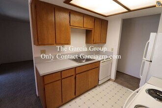 10634 SW 49th Ave in Portland, OR - Building Photo - Building Photo