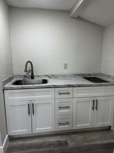 582 E 18th St in Hialeah, FL - Building Photo - Building Photo