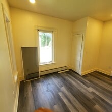 302 Silver St, Unit 304.5 in Bennington, VT - Building Photo - Building Photo