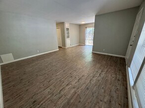 1910 Westridge Dr in Austin, TX - Foto de edificio - Building Photo