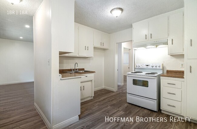 20436 Cohasset St, Unit 3 in Los Angeles, CA - Building Photo - Building Photo