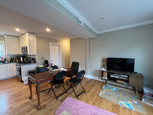 183 River St, Unit 3 in Cambridge, MA - Foto de edificio - Building Photo