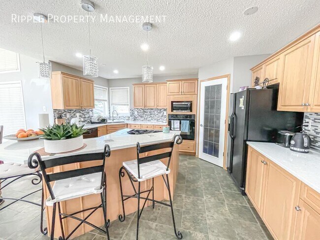 163 Westpoint Gardens SW in Calgary, AB - Building Photo - Building Photo