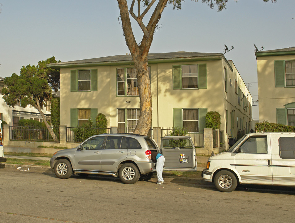 1636 S St Andrews Plz in Los Angeles, CA - Building Photo