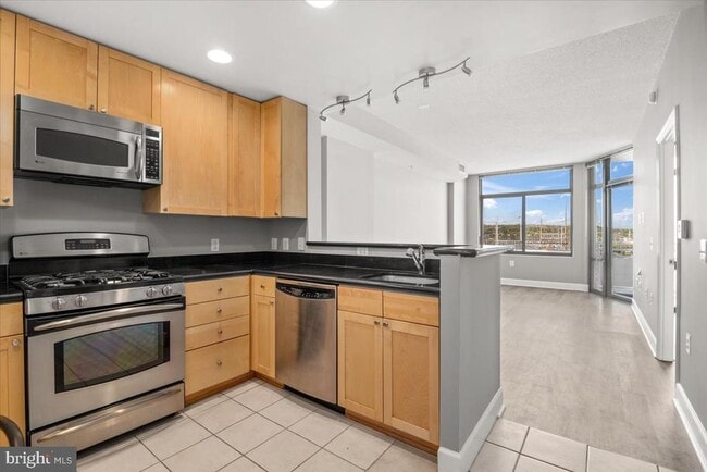 property at 3600 S Glebe Rd